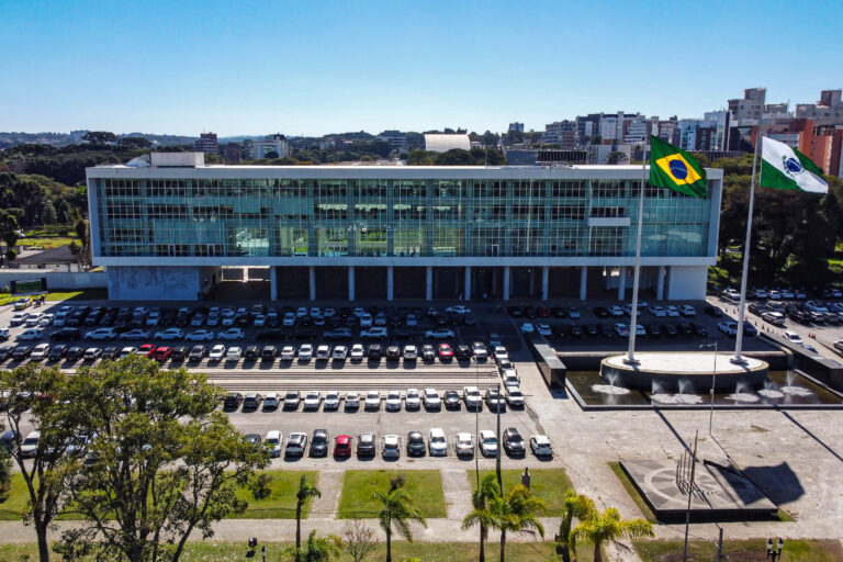 Governador sanciona Lei de Diretrizes Orçamentárias para 2025 no Paraná