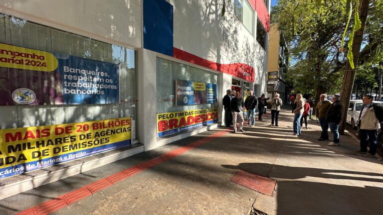 Sindicato dos Bancários realiza protesto contra proposta da Fenaban