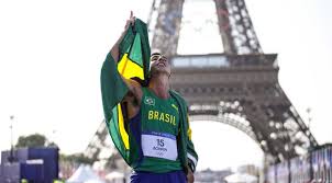 Caio Bonfim fatura prata inédita para o Brasil na marcha atlética