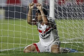 Jogador assume culpa por eliminação do São Paulo: “Sou o responsável”