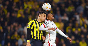 Peñarol acaba com o sonho do Flamengo