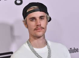Isolamento de Justin Bieber deixa família e amigos preocupados
