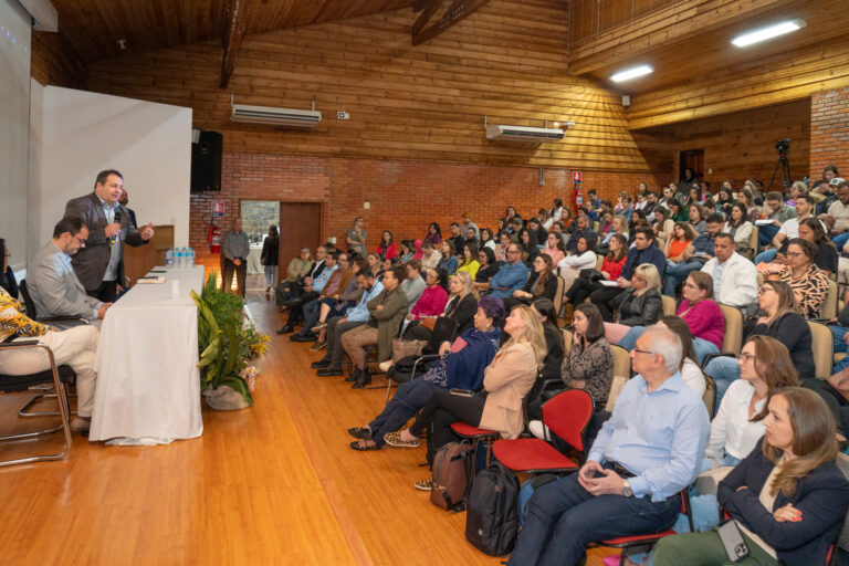 Capacitação sobre plantas medicinais reúne mais de 130 profissionais da saúde na Itaipu