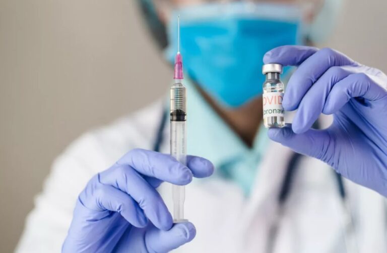 Vacinas contra a dengue e coronavírus estão em falta em Maringá