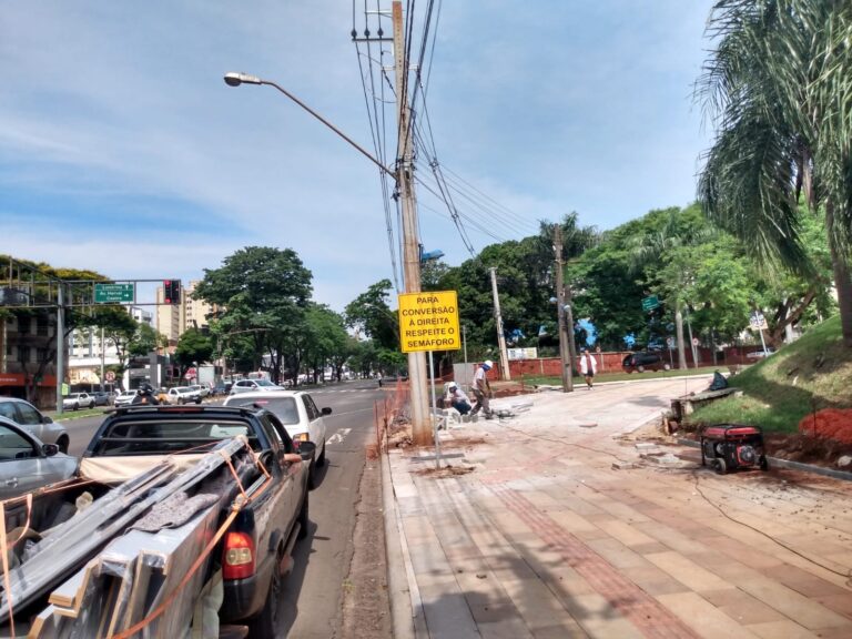Cruzamento das avenidas Colombo e Herval perde direita livre