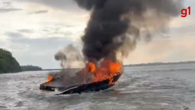 Lancha explode no Rio Paraná e crianças saem ilesas
