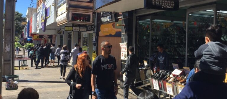 Comércio de rua atenderá em horário especial no final de ano