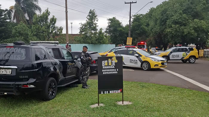 Vítima reage, se atraca com atirador e os dois morrem