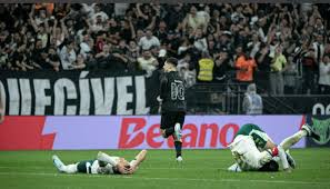 Corinthians vence o Palmeiras e sonha com classificação na Sul-Americana