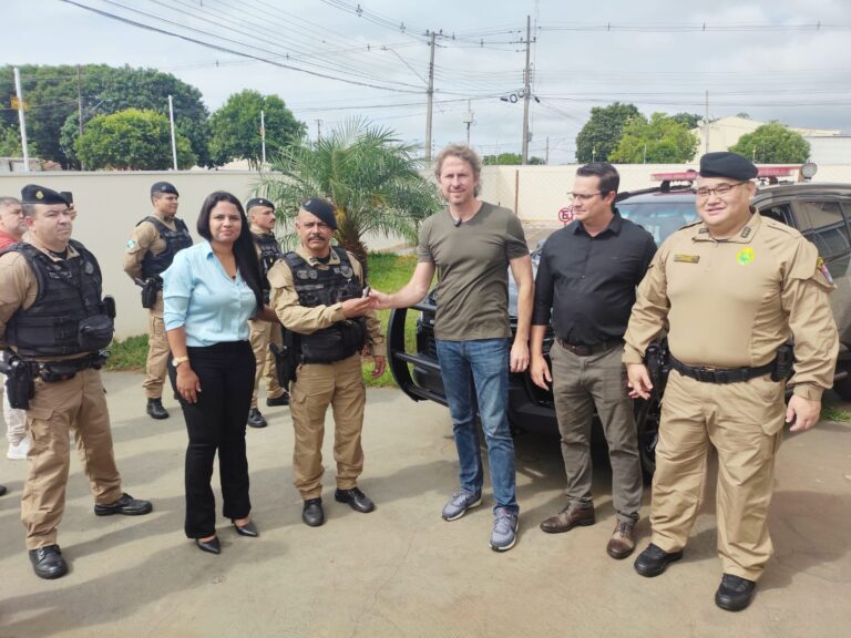 Deputado Zeca Dirceu entrega viatura semi blindada para a Rotam do 7º BPM