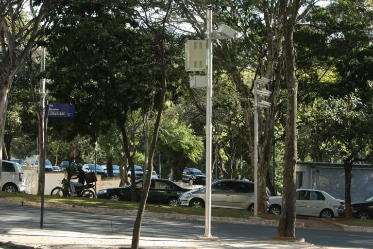 20 câmeras de avanço de sinal serão instaladas na Cidade
