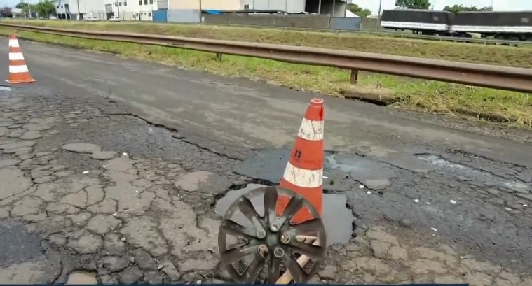Chuva piora situação dos buracos em Maringá
