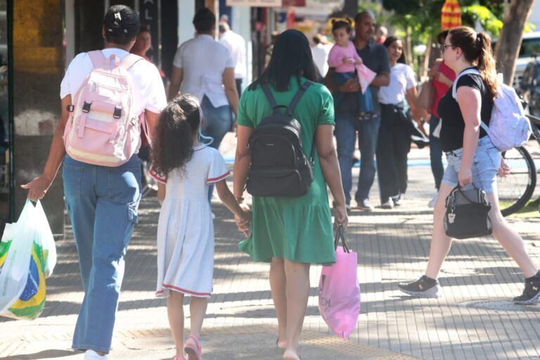 Comércio de rua de Maringá abrirá até às 22 horas