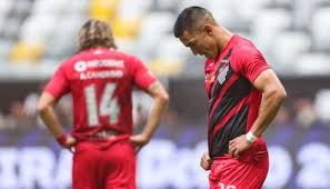 Athletico-PR perde e cai para a Série B do Brasileiro