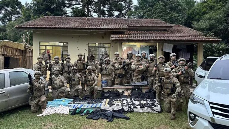 Força policial mata 6 e apreende arsenal de guerra no Paraná