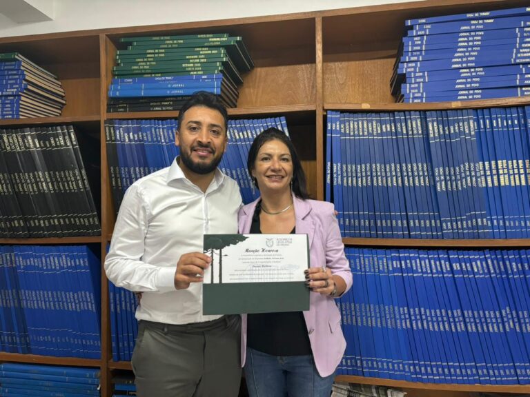 Deputado Adriano José concede Menção Honrosa ao Jornal do Povo
