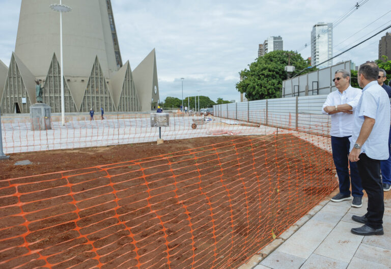Prefeitura trabalha para finalização de obras da Praça da Catedral