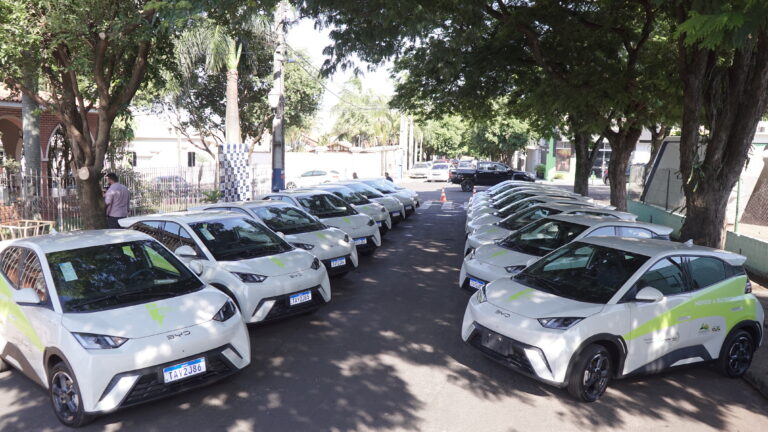 Itaipu entrega 16 veículos elétricos para consórcio de municípios do noroeste do PR