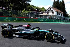 F1: Mercedes se prepara para andar junto aos rivais