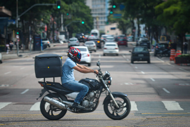 Isenção do IPVA gera onda positiva entre entregadores e foco na manutenção das motos