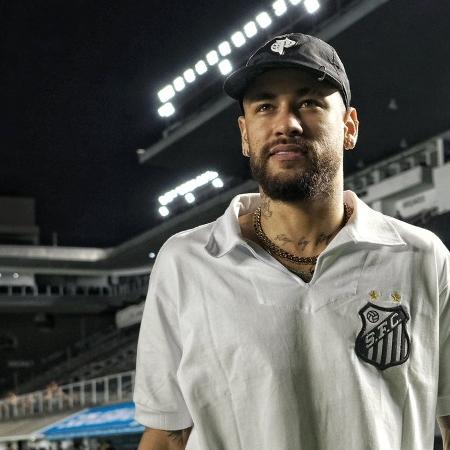 Neymar oficializa retorno ao Santos