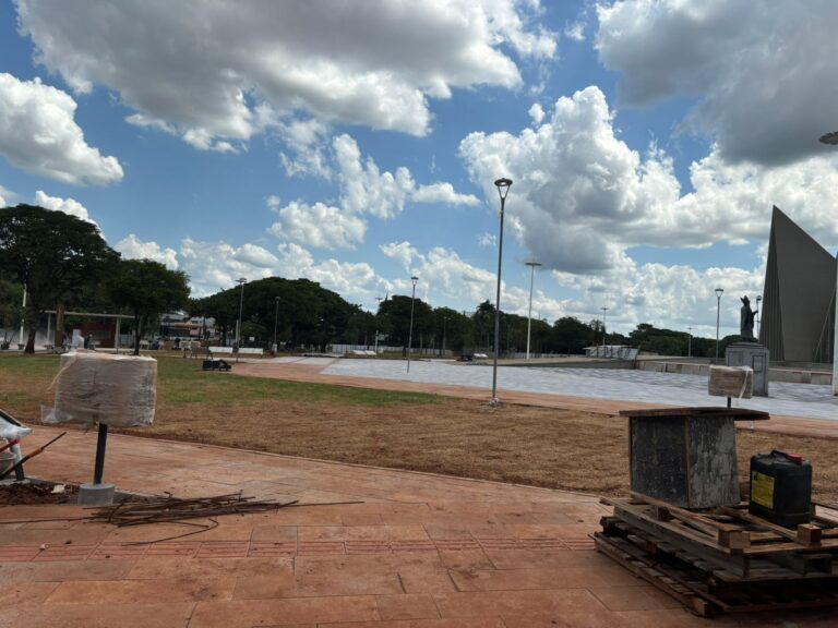 Praça da Catedral ficará com menos vagas de estacionamento