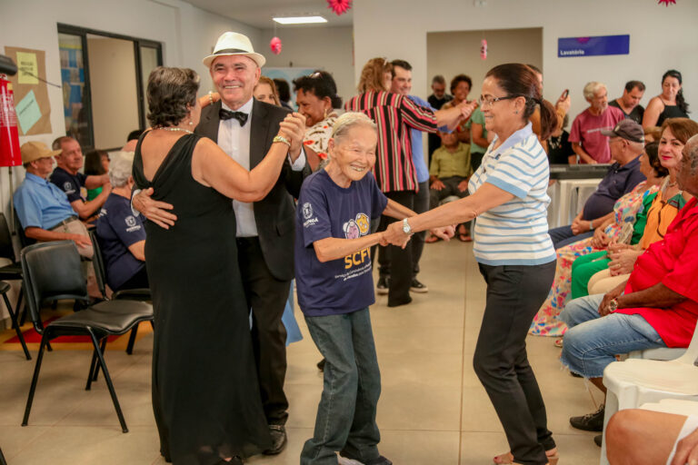 Idosos se emocionam ao participar de Mostra no Condomínio do Idoso