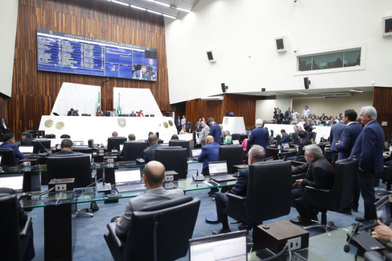 Projeto que cria o Programa Recomeço e o Auxílio Social Mulher Paranaense avança na Assembleia