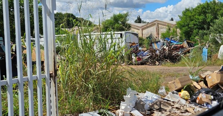 Barracão da Prefeitura guarda toneladas de lixo reciclável
