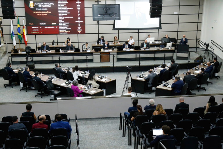 Câmara veta aumento de salários e aprova Cidade Vigiada