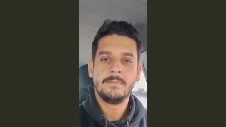 Executado em casa por homens disfarçados de policiais