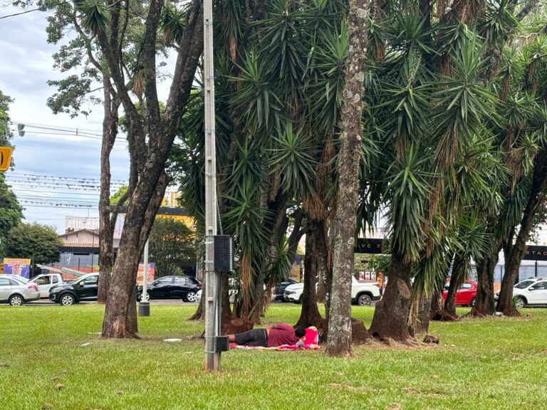Moradores de rua causam insegurança em Praça Central