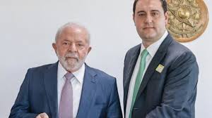 Ratinho Junior bateria Lula em 2º turno, aponta pesquisa