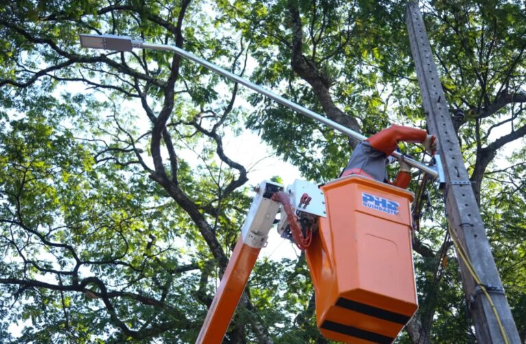 Prefeitura retém pagamento de empresas responsáveis por Maringá Encantada e iluminação pública