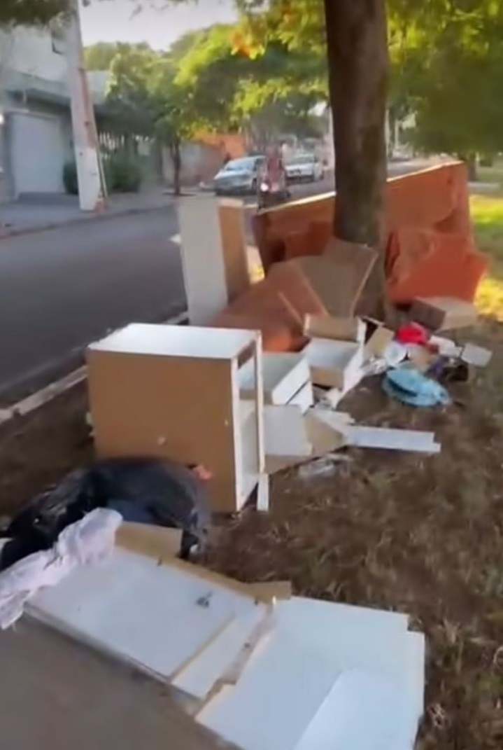 Prefeito critica descarte irregular de entulhos