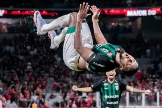 Maringá goleia Athletico e está na final do Paranaense