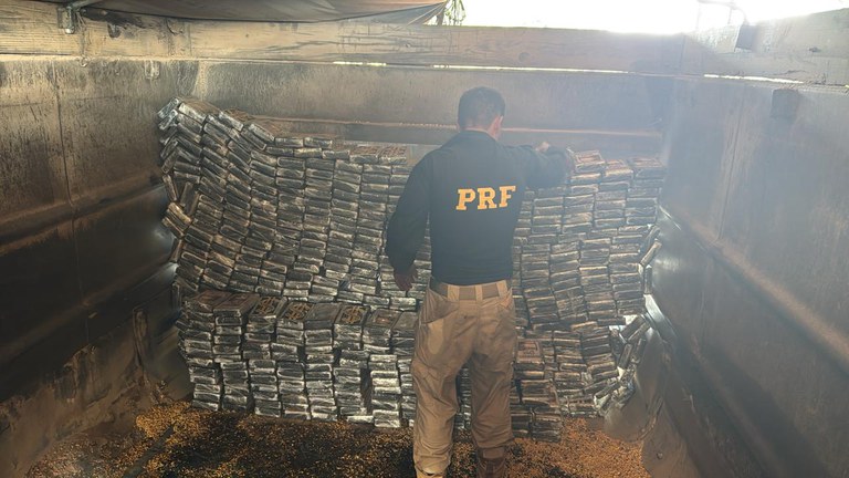 PRF faz apreensão de droga avaliada em R$ 100 milhões