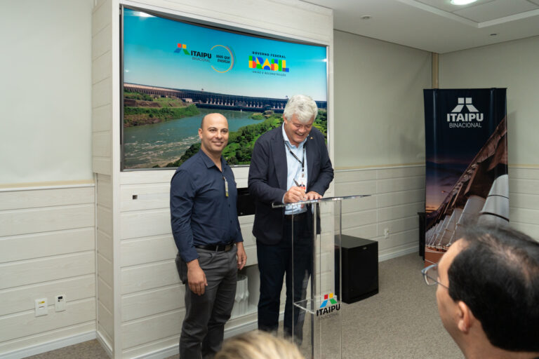 Itaipu assina convênio do Programa Mais Ideb com Amocentro