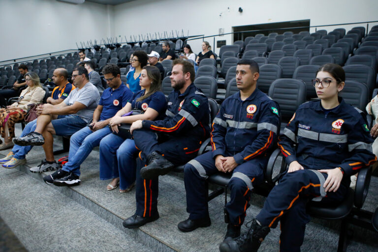 Capacetes e fones de ouvidos são discutidos em audiência sobre patinetes elétricos