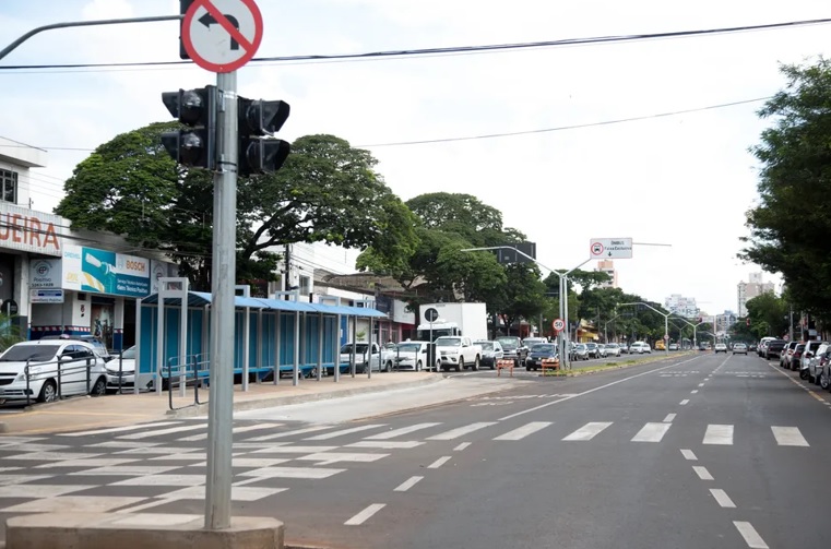 Prefeitura libera circulação de veículos específicos em faixas de ônibus