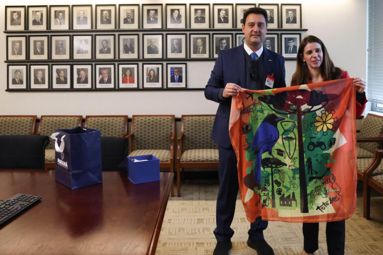 Ratinho Junior se reúne com diplomata para iniciar cooperação na segurança com Estados Unidos