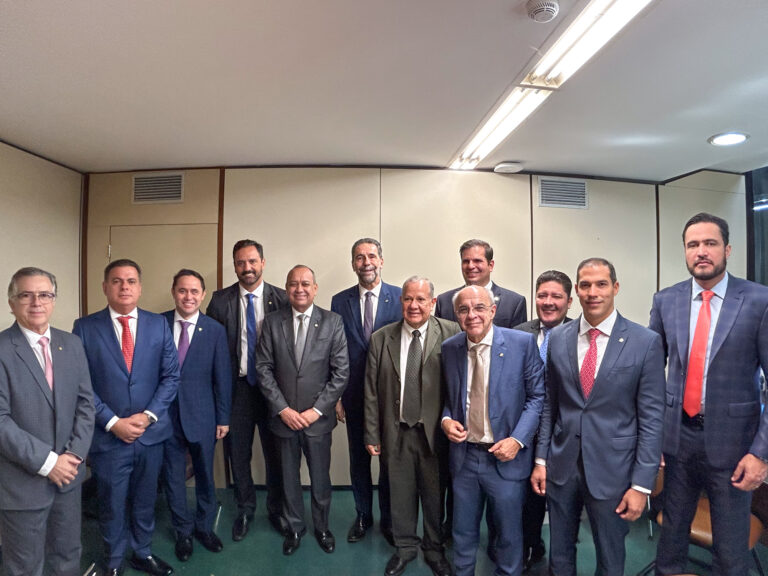 Diretores de Itaipu participam de reunião da Comissão de Minas e Energia da Câmara