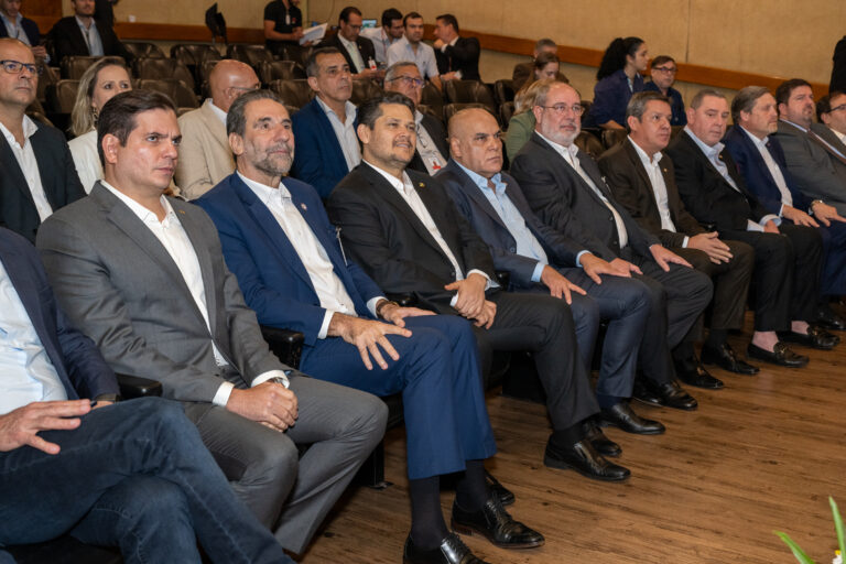 Presidente do Congresso Nacional visita Itaipu e fortalece relação bilateral com Paraguai