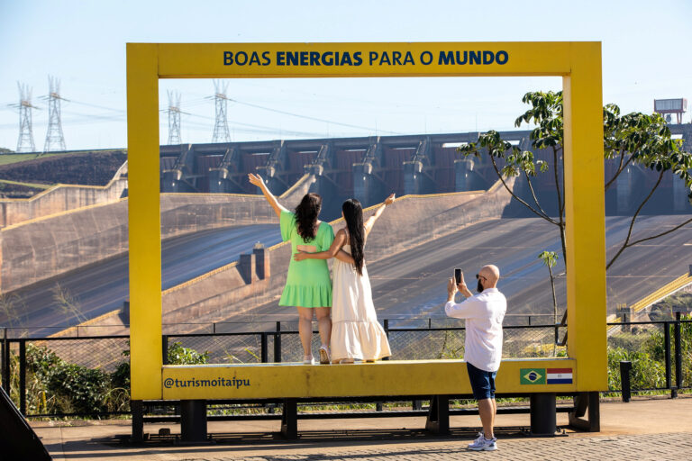 Turismo de Itaipu recebe mais de 14 mil visitantes durante o feriado prolongado