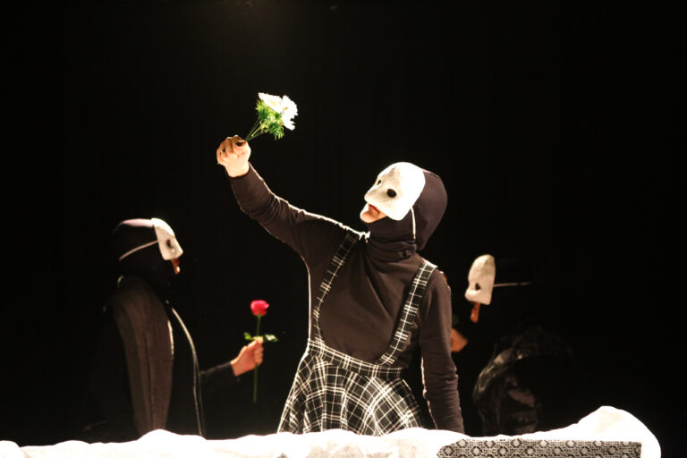 UEM oferta cursos gratuitos de teatro