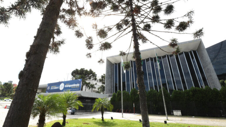 Agenda da Assembleia tem homenagens e debates sobre saúde, moradia e anistia