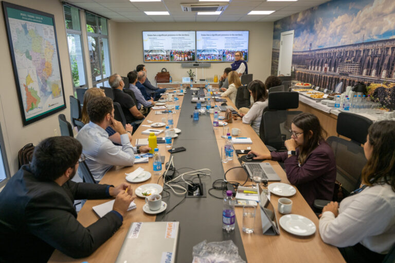 Itaipu recebe comitiva da UNOPS