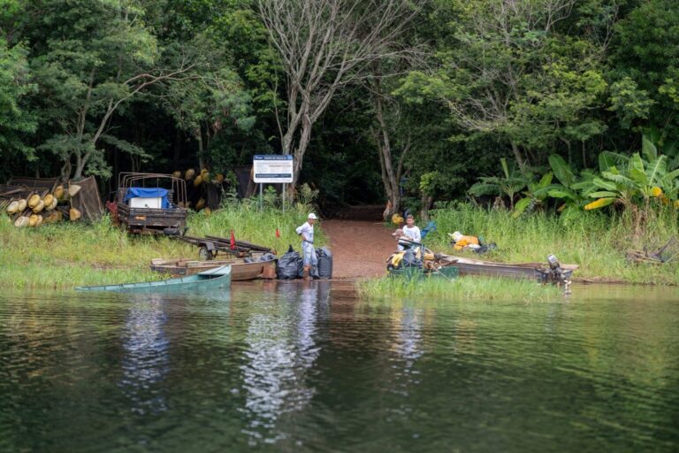 Parceria entre Itaipu e pescadores já retirou mais de 12 toneladas de lixo do reservatório da usina
