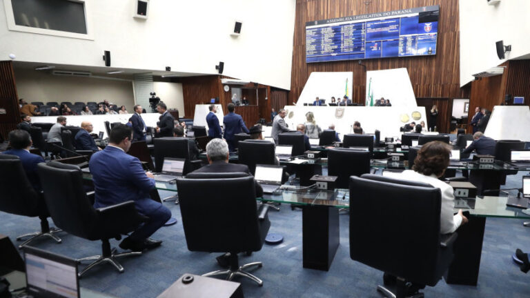 Reajuste salarial dos professores é aprovado na Assembleia Legislativa e segue para sanção