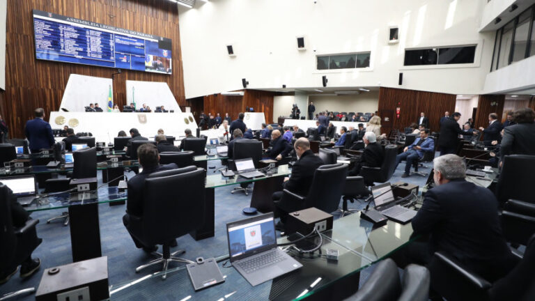 Projetos que promovem adequações no Executivo e Judiciário avançam na Assembleia